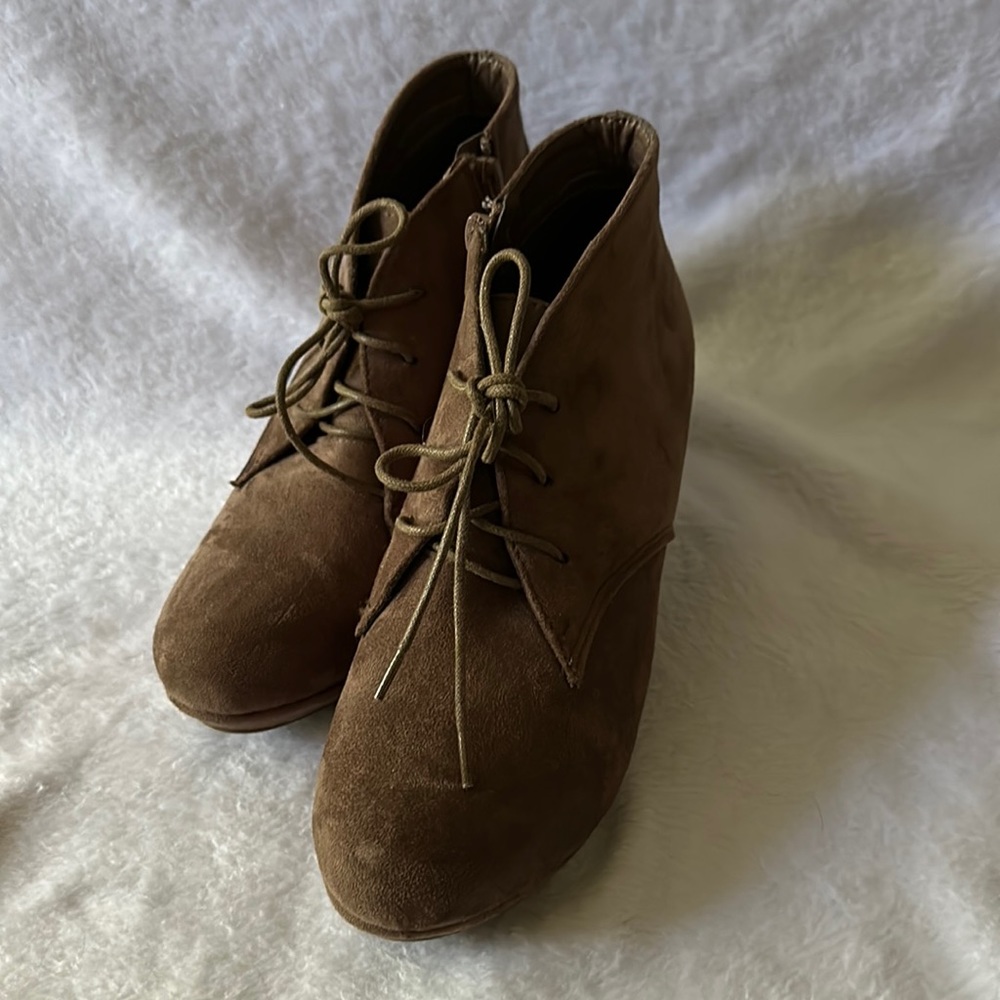 BellaMane Size 9 Brown/Grey Close Toe Heel Shoe